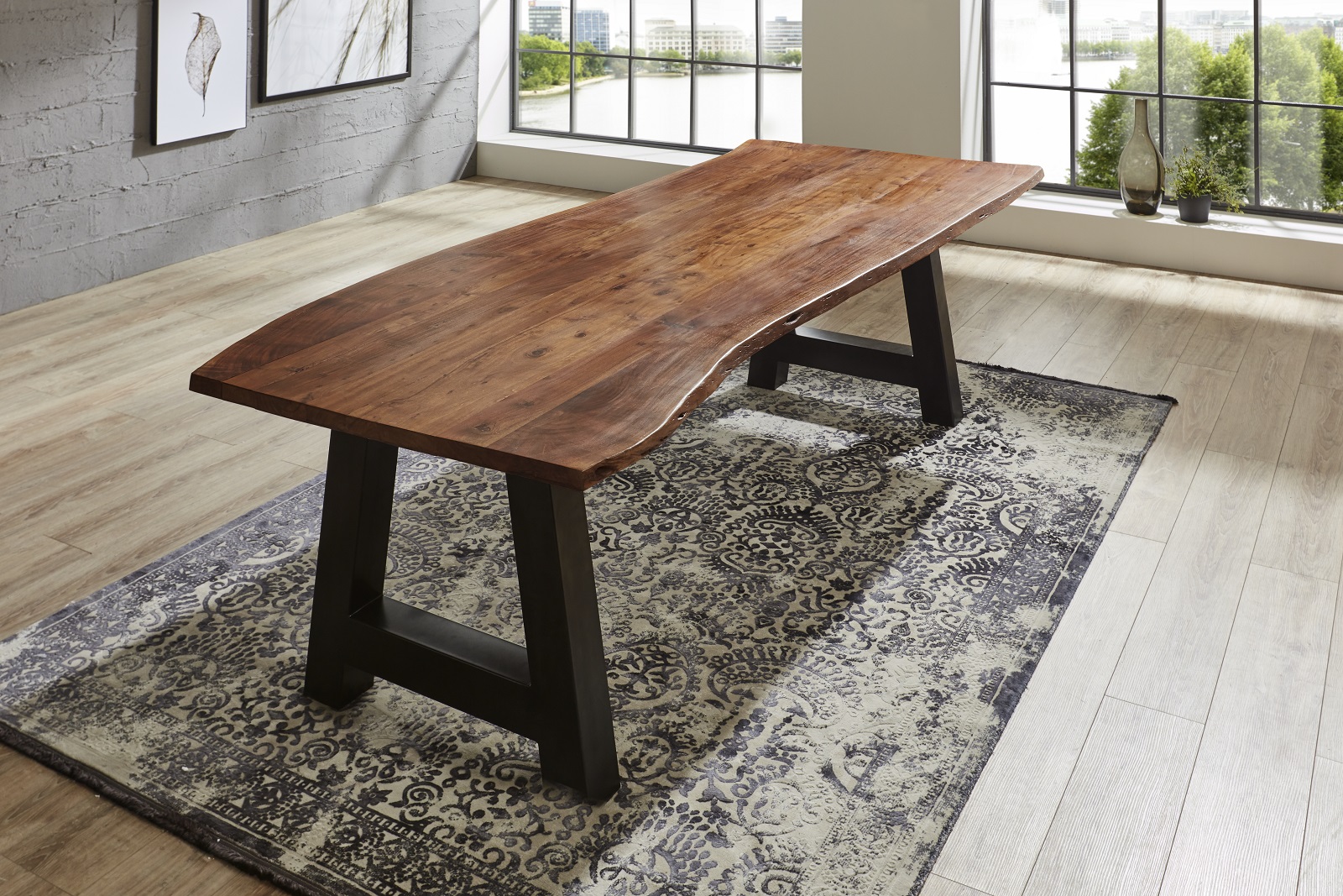 Baumkantentisch ADELAIDE / nussbaumfarben / 220x100 / A-Gestell Schwarz