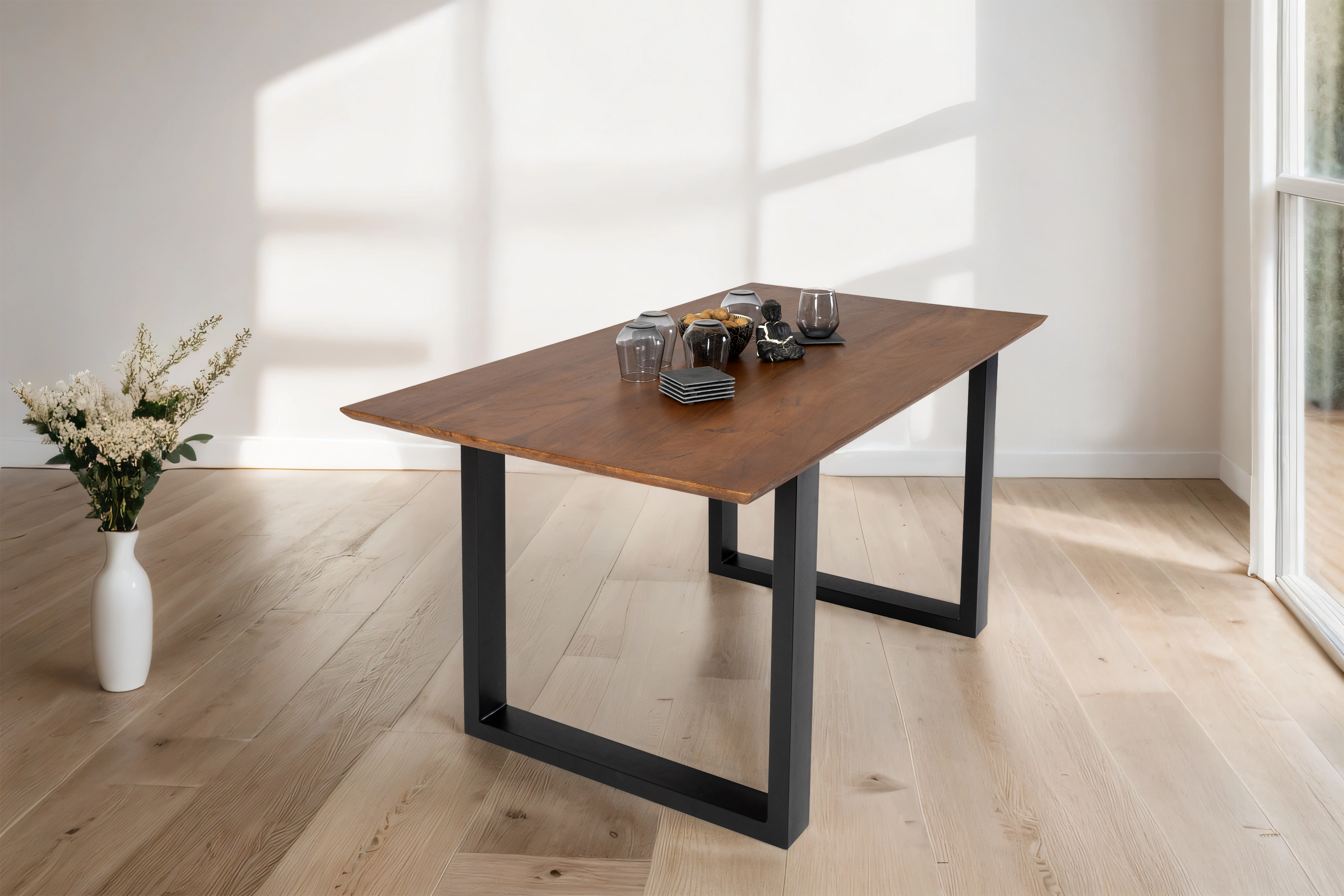 Esstisch ATLANTA / nussbaumfarben / 140x80 / U-Gestell Schwarz