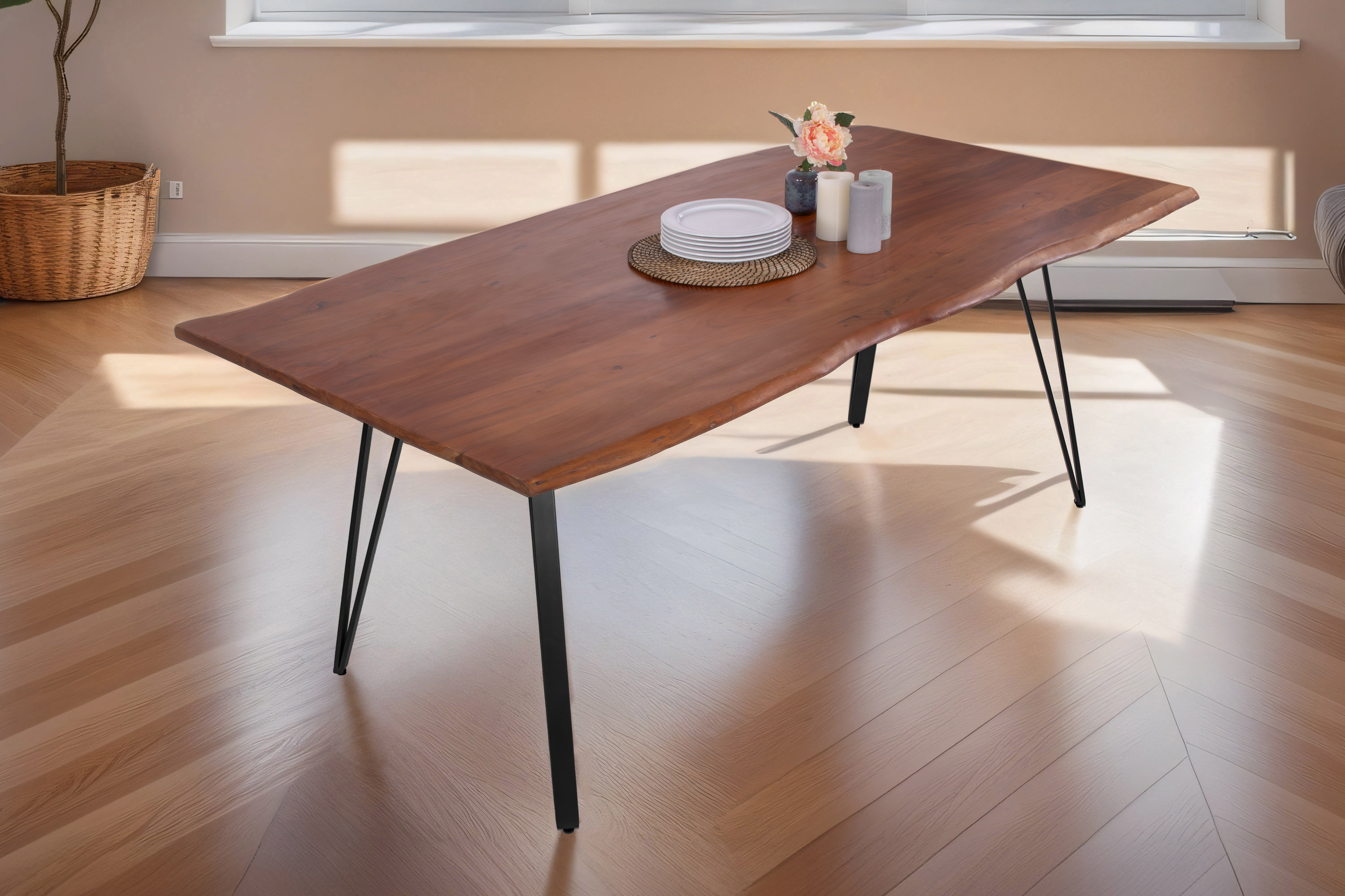 Baumkantentisch CELIA / nussbaumfarben / 220x100 / Hairpin-Gestell Schwarz